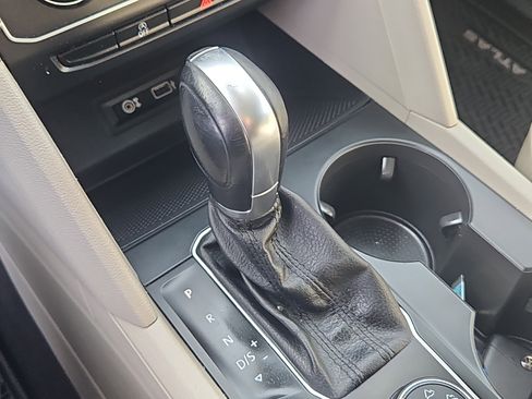 Used 2019 Volkswagen Atlas SE w/ Panoramic Sunroof Package image 21