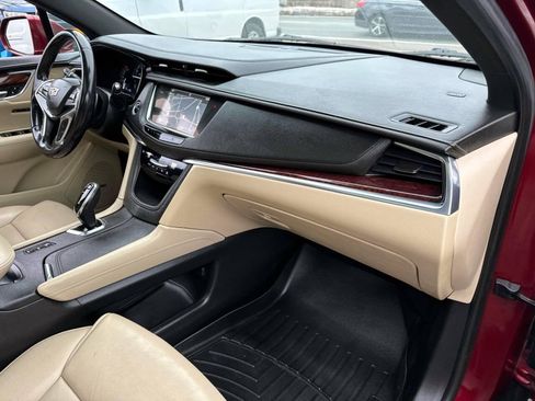 Used 2018 Cadillac XT5 Luxury w/ Driver Awareness Package AWD/4WD image 9