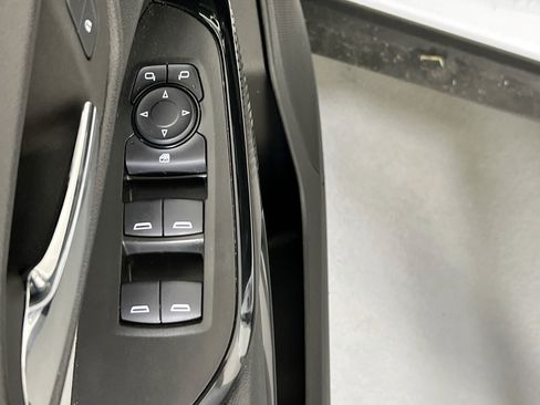 Used 2025 Chevrolet Trax LT w/ Driver Confidence Package FWD image 17