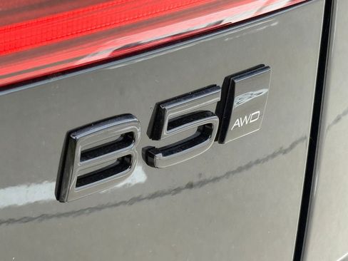 New 2026 Volvo XC60 B5 Ultra w/ Protection Package Premier AWD/4WD image 9