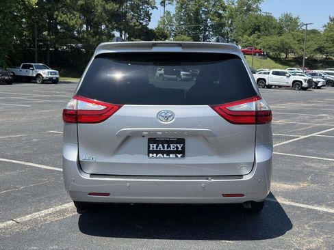 Used 2016 Toyota Sienna XLE w/ XLE Navigation Package FWD image 21