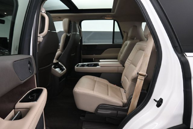 Certified 2023 Lincoln Navigator Reserve RWD image 21