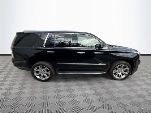 Used 2019 Cadillac Escalade Luxury image 9