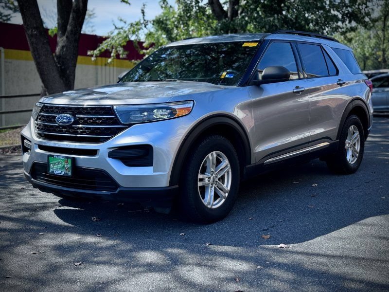 Used 2020 Ford Explorer XLT AWD/4WD image 3