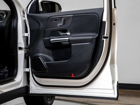 Used 2023 Mercedes-Benz GLA 250 w/ Premium Package image 43