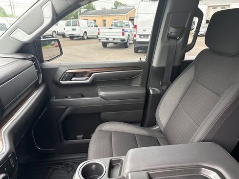 Used 2025 Chevrolet Silverado 1500 LT AWD/4WD image 18