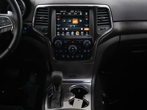 Used 2017 Jeep Grand Cherokee Altitude AWD/4WD image 17