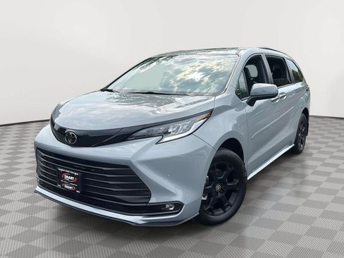 Used 2026 Toyota Sienna XLE Woodland Edition AWD/4WD image 2