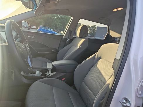 Used 2017 Hyundai Santa Fe SE AWD/4WD image 6