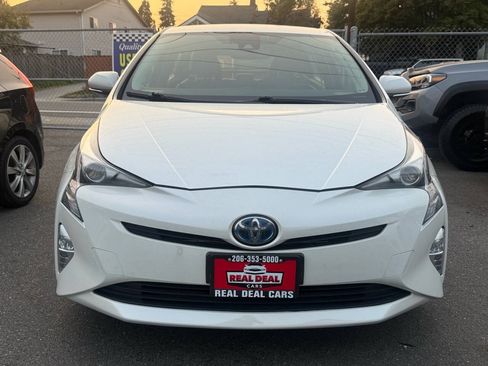 Used 2017 Toyota Prius Four Touring w/ Carpet Mat Package FWD image 2