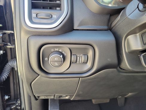 Used 2025 RAM 2500 Laramie AWD/4WD image 11