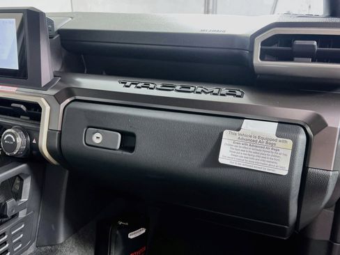 Used 2025 Toyota Tacoma SR5 RWD image 33