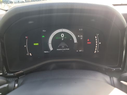 Used 2025 Toyota Camry SE FWD image 31