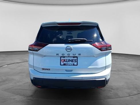 Used 2025 Nissan Rogue SV FWD image 9