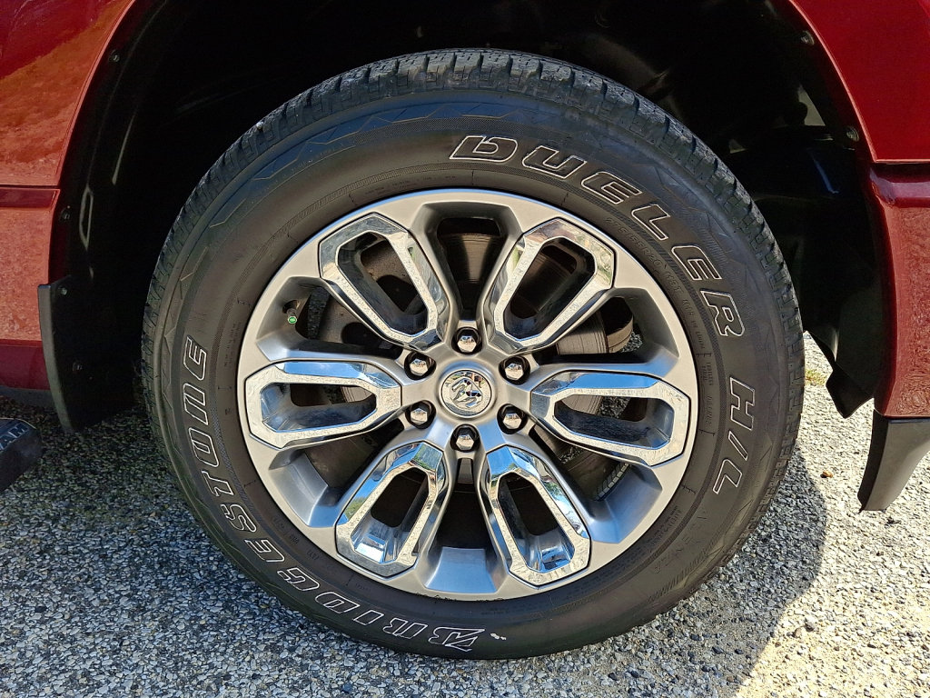 Used 2023 RAM 1500 Laramie AWD/4WD image 9