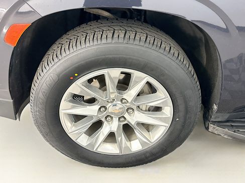 Used 2023 Chevrolet Suburban Premier image 11