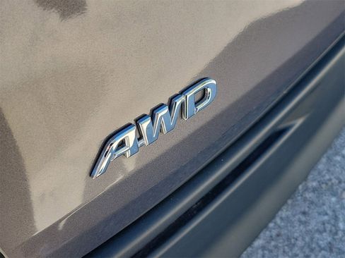 Used 2024 Toyota Sienna XLE image 7