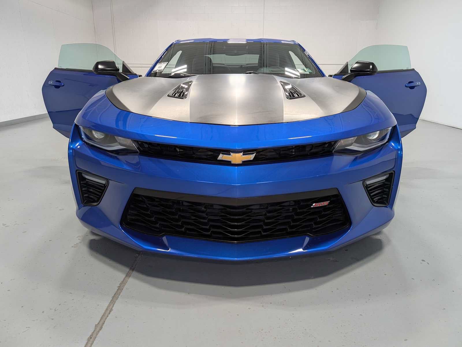Used 2018 Chevrolet Camaro SS RWD image 14