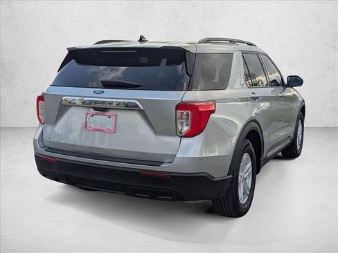 Used 2023 Ford Explorer XLT image 5