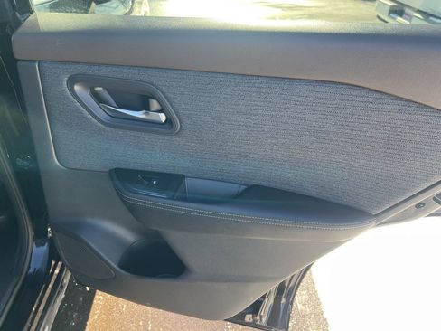 Certified 2022 Nissan Rogue SV image 17