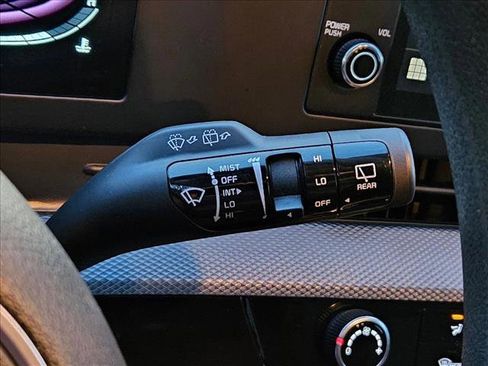 Used 2025 Kia Sportage LX image 17