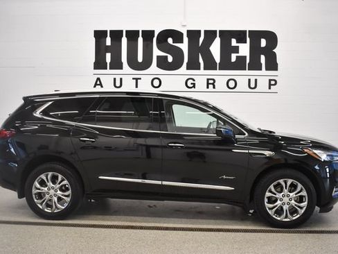 Used 2020 Buick Enclave Avenir w/ Avenir Technology Package AWD/4WD image 2