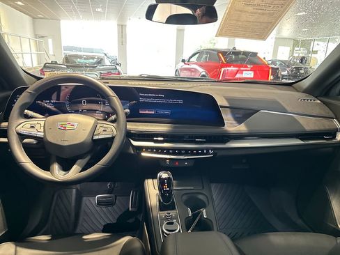 Used 2025 Cadillac XT4 Sport FWD image 27