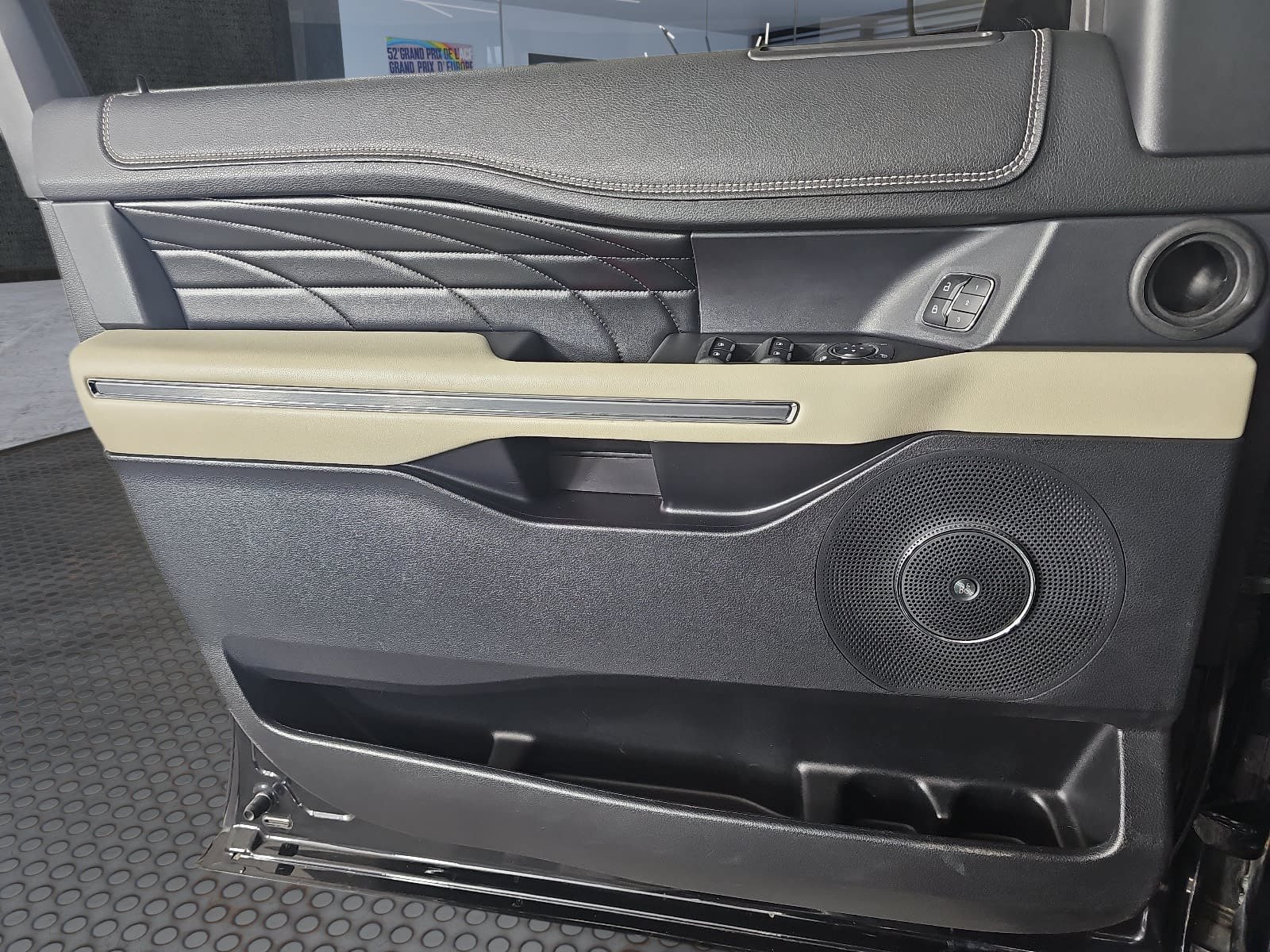 Used 2019 Ford Expedition Platinum AWD/4WD image 23