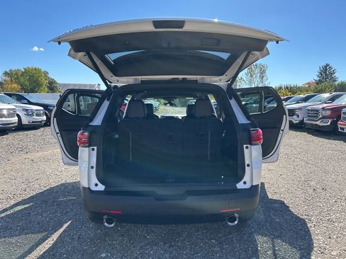 Used 2023 Chevrolet Traverse RS image 31