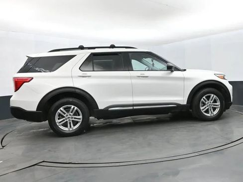 Used 2022 Ford Explorer XLT AWD/4WD image 4