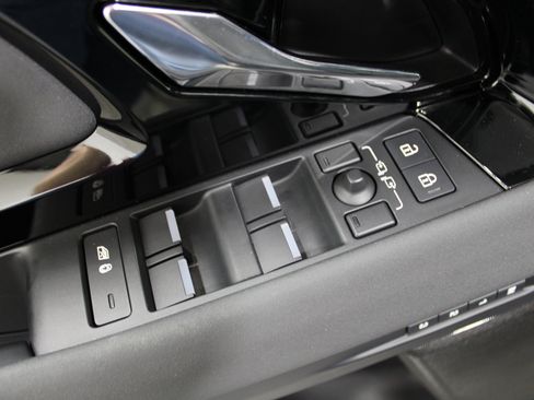 Used 2025 Land Rover Range Rover Evoque S AWD/4WD image 7