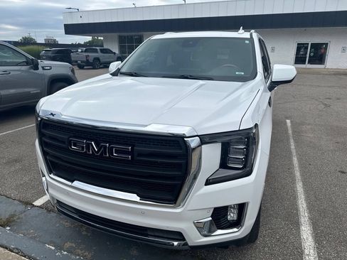 Used 2023 GMC Yukon XL SLT AWD/4WD image 3