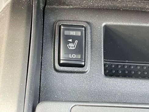 Used 2024 Nissan Titan SV w/ SV Bronze Edition Package image 29