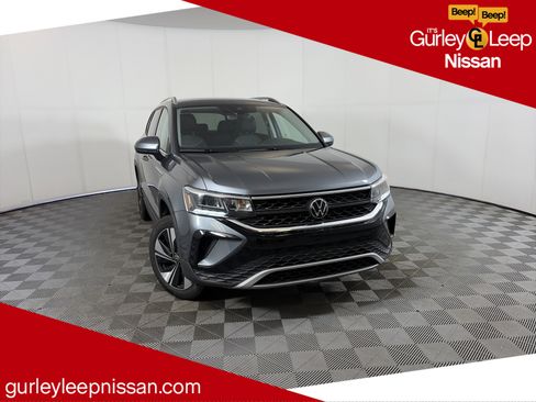 Used 2024 Volkswagen Taos SE image 1