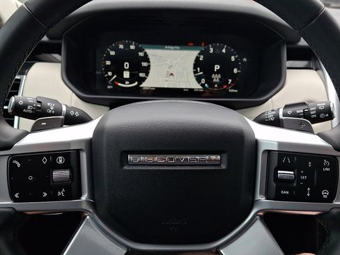 Used 2025 Land Rover Discovery S AWD/4WD image 20