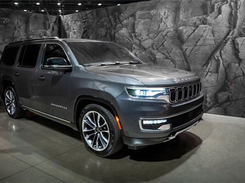 Used 2024 Jeep Wagoneer Series III w/ Premium Group I image 23