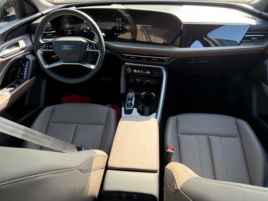 Used 2025 Audi Q5 Premium w/ Convenience Package AWD/4WD image 11