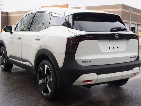 Used 2025 Nissan Kicks SR image 5