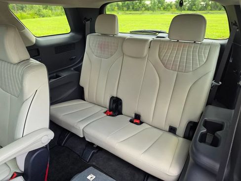 Used 2025 Hyundai Palisade Limited FWD image 11