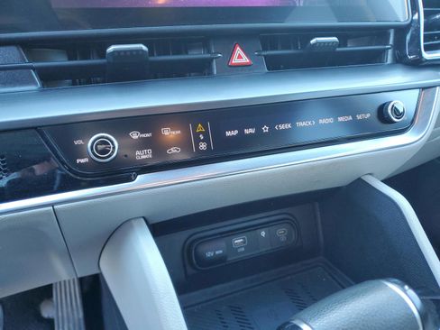 Certified 2024 Kia Sportage EX image 22