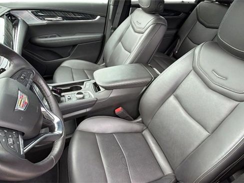 Used 2025 Cadillac XT6 Premium Luxury image 20