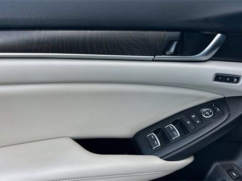 Certified 2022 Honda Accord Touring image 12