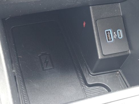 Used 2022 Ford Edge Titanium w/ Equipment Group 301A image 8