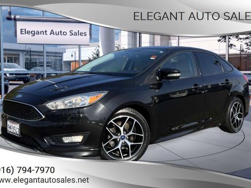 Used 2015 Ford Focus SE w/ SE Sport Package FWD image 1