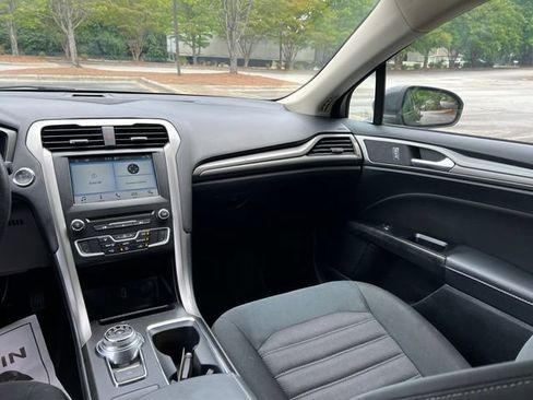 Used 2018 Ford Fusion SE FWD image 26
