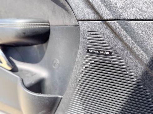 Used 2015 Dodge Challenger SRT Hellcat image 17