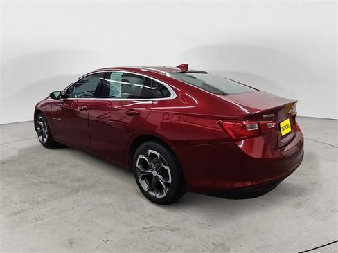 Used 2024 Chevrolet Malibu LT image 3