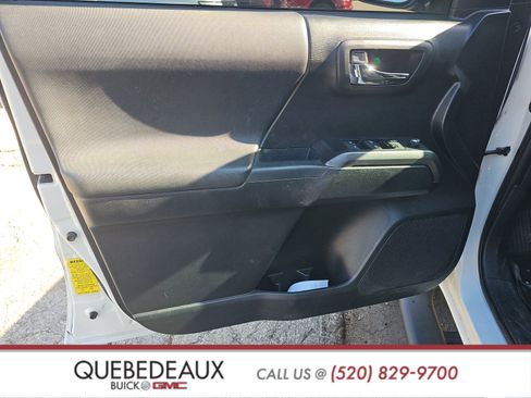 Used 2017 Toyota Tacoma TRD Sport image 15