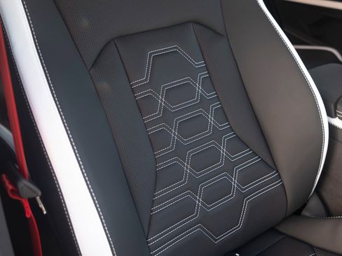 Used 2025 Lamborghini Urus SE AWD/4WD image 8