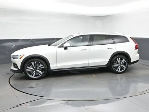 New 2026 Volvo V60 B5 Cross Country Plus w/ Climate Package AWD/4WD image 6